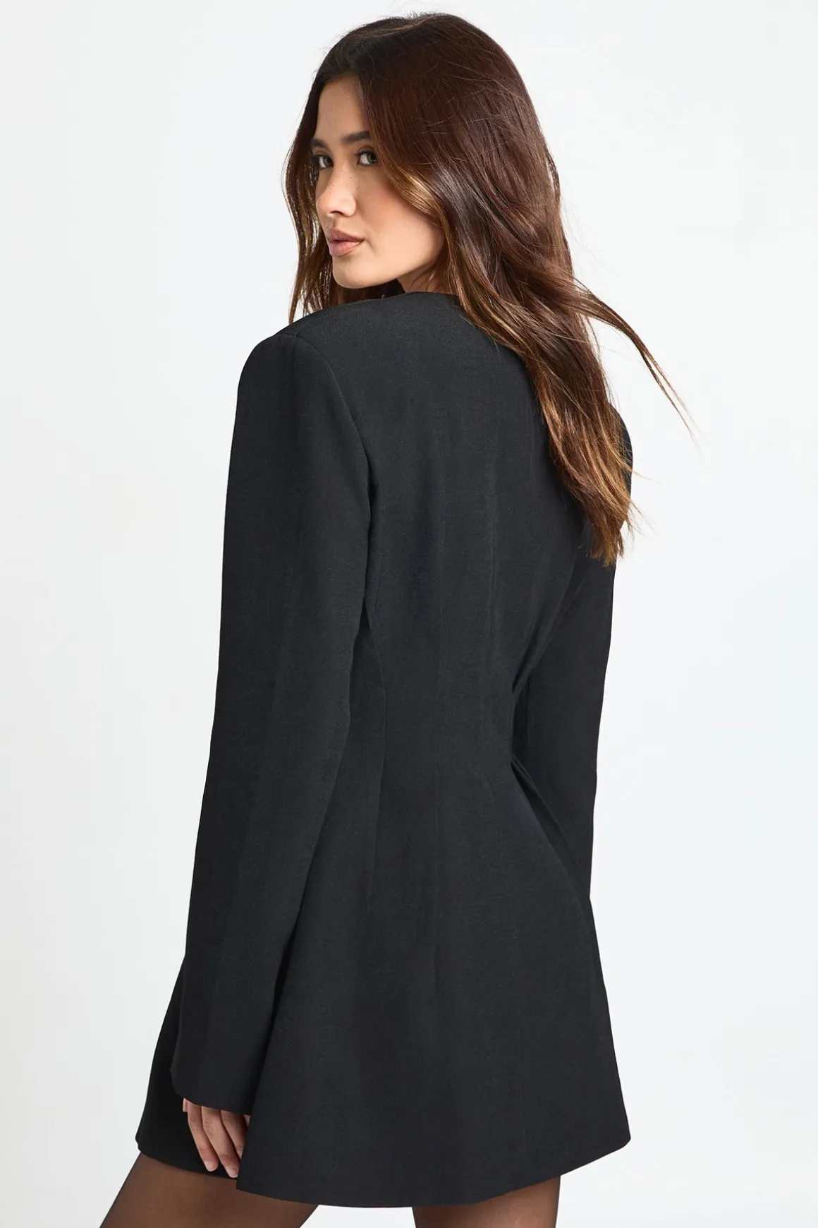 Robe Mini Ajustée Sans Col À Manches Longues