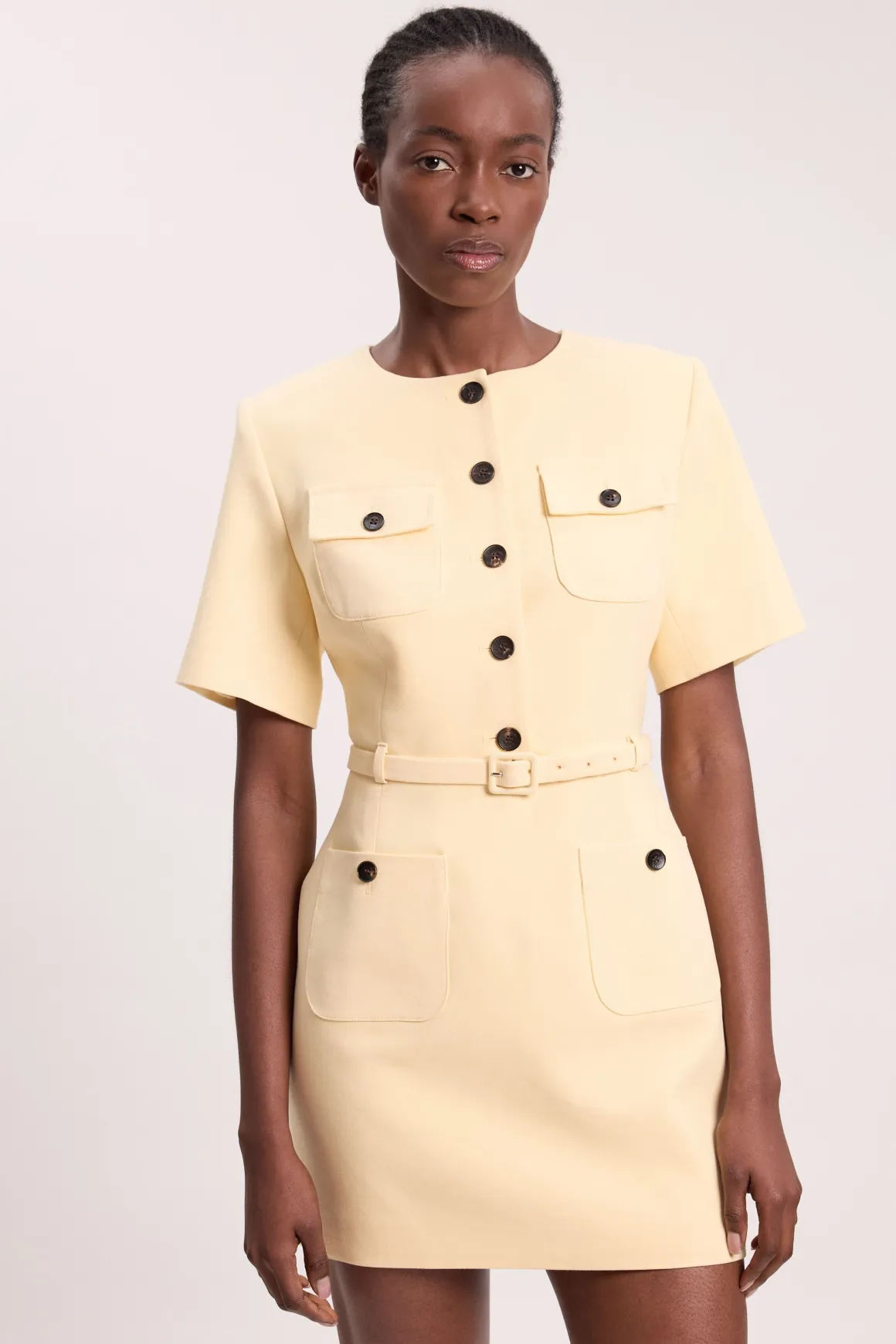Robe Mini Ajustée Stretch À Détails Boutonnés