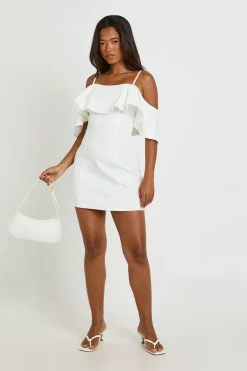 boohoo Robe Mini Ajustée À Volant Plissé Et Bretelles Épaules Dénudées<Femme Robes De Soirée|Toutes Les Robes