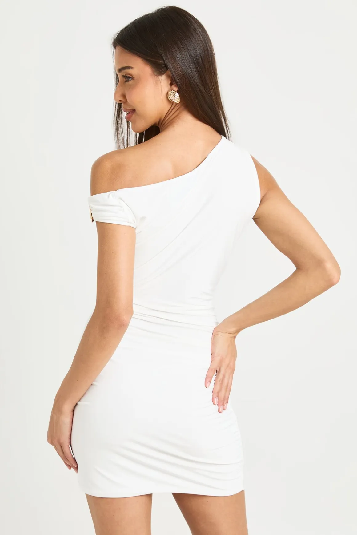 Robe Mini Asymétrique À Détails De Finitions Métalliques Et Tissu Fluide