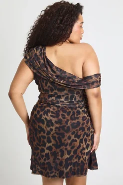 boohoo Robe Mini Asymétrique En Mesh Imprimé Léopard Grande Taille<Femme Looks Chocolat|Robes Mi-Longues