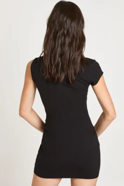 Robe Mini Asymétrique À Manche Unique Et Boutons Nacrés