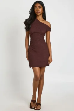 Robe Mini Asymétrique Texturée Avec Taille Froncée Et Encolure Asymétrique