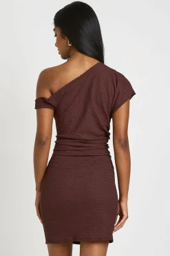 Robe Mini Asymétrique Texturée Avec Taille Froncée Et Encolure Asymétrique