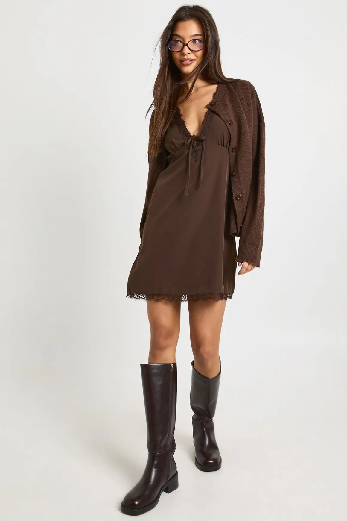 Robe mini avec bordure en dentelle