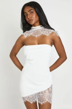 boohoo Robe Mini Avec Détail Cape En Dentelle<Femme Robes Moulantes|Satin Et Dentelle