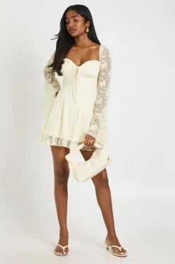 Robe Mini Babydoll En Dentelle À Manches Évasées