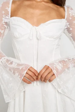boohoo Robe Mini Babydoll Tall À Manches Évasées En Dentelle<Femme Satin Et Dentelle|Robes À Manches Longues