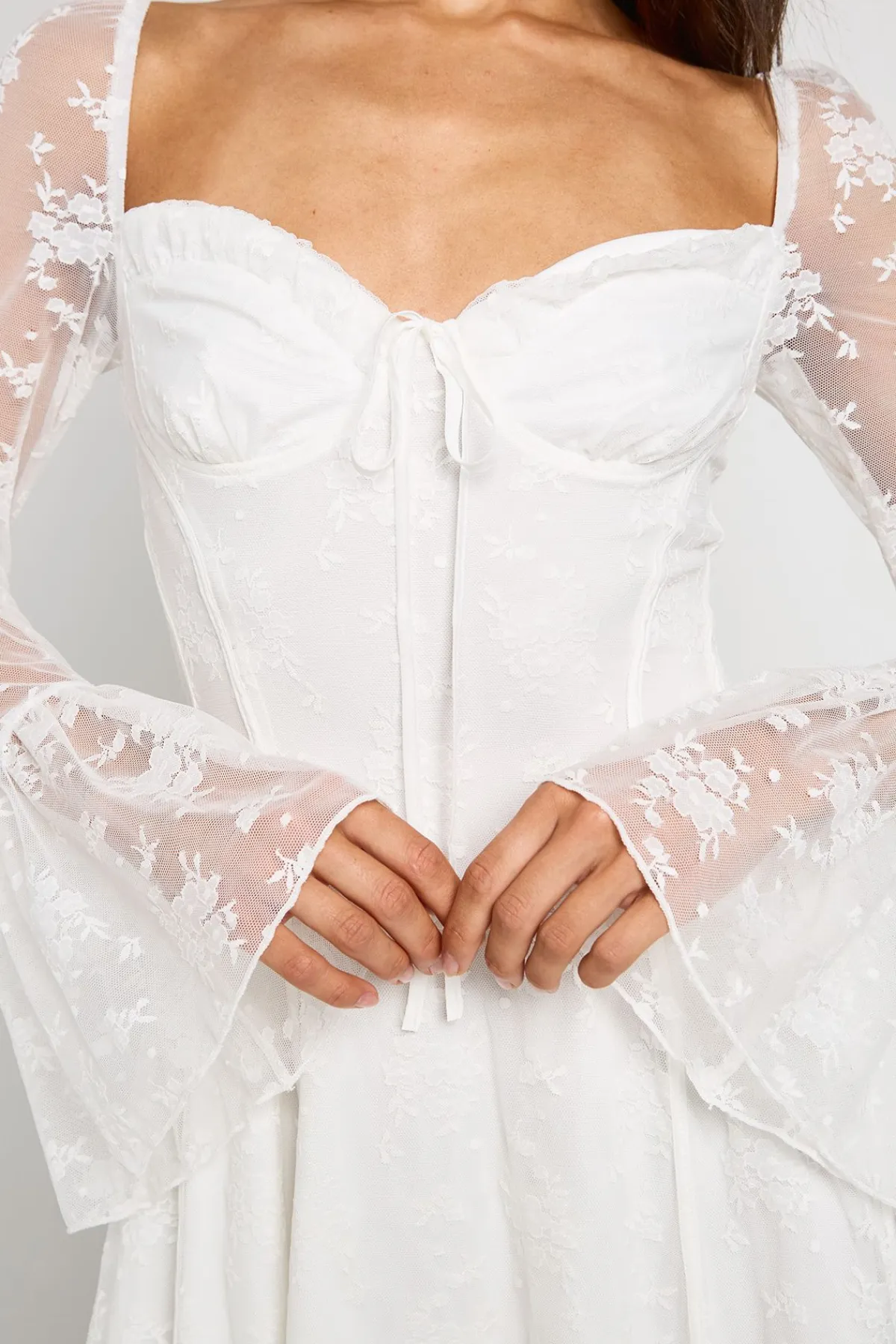 boohoo Robe Mini Babydoll Tall À Manches Évasées En Dentelle<Femme Satin Et Dentelle|Robes À Manches Longues