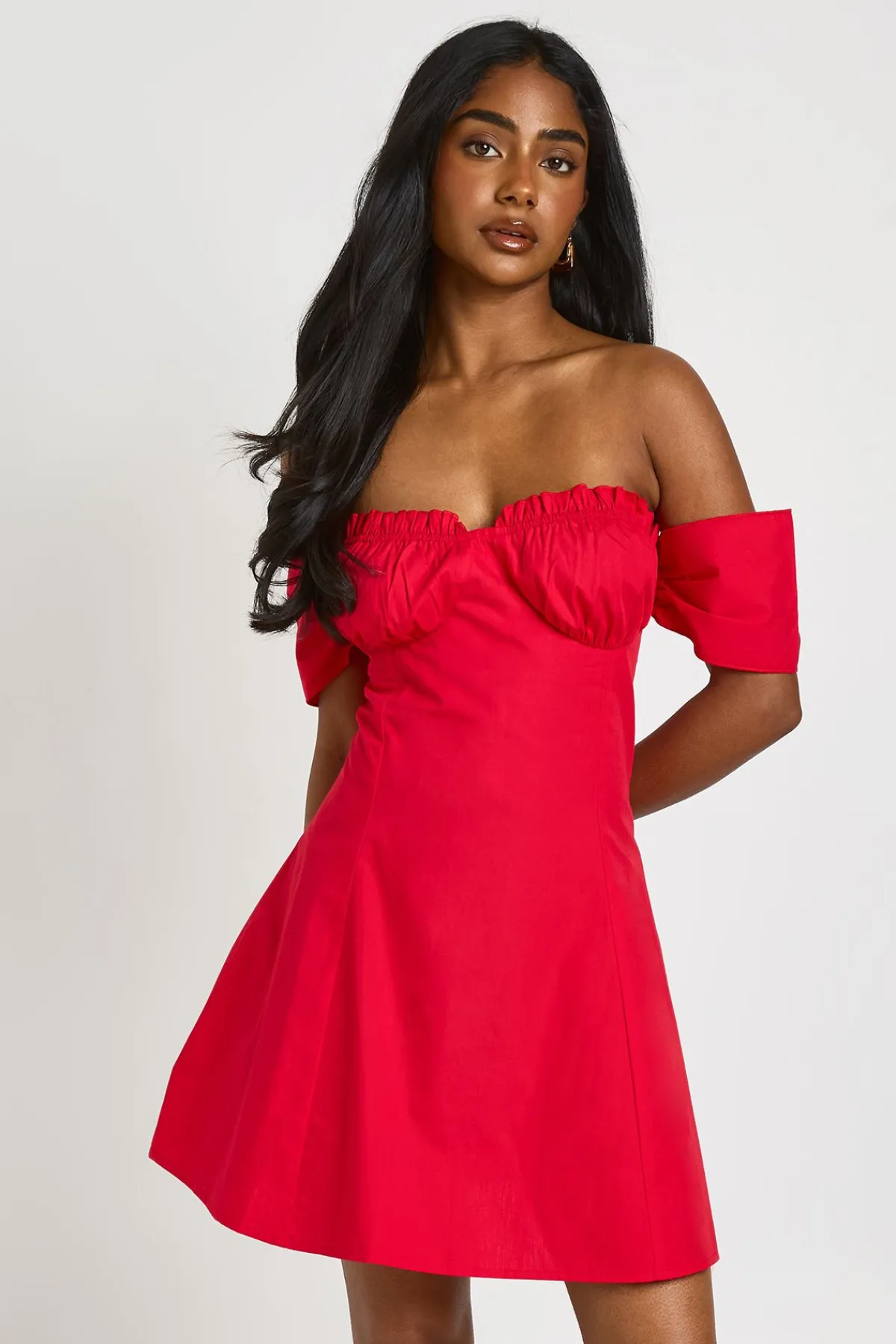 boohoo Robe Mini Bardot À Buste Froncé<Femme Robes Patineuses|Robes