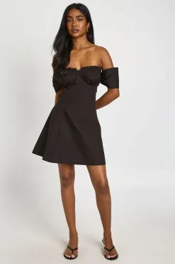 boohoo Robe Mini Bardot À Buste Froncé<Femme Robes Patineuses|Robes