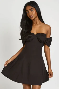 boohoo Robe Mini Bardot À Buste Froncé<Femme Robes Patineuses|Robes