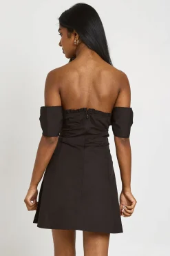 boohoo Robe Mini Bardot À Buste Froncé<Femme Robes Patineuses|Robes