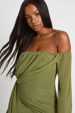 Robe mini Bardot en chiffon froncé