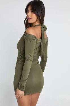 Robe mini Bardot à encolure halter et manches longues