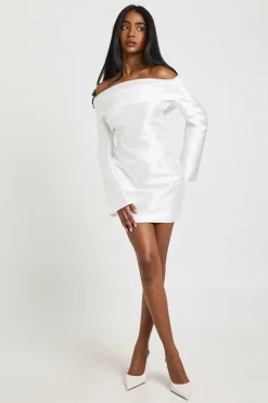 boohoo Robe Mini Bardot Structurée en Satin<Femme Robes Courtes|Satin Et Dentelle