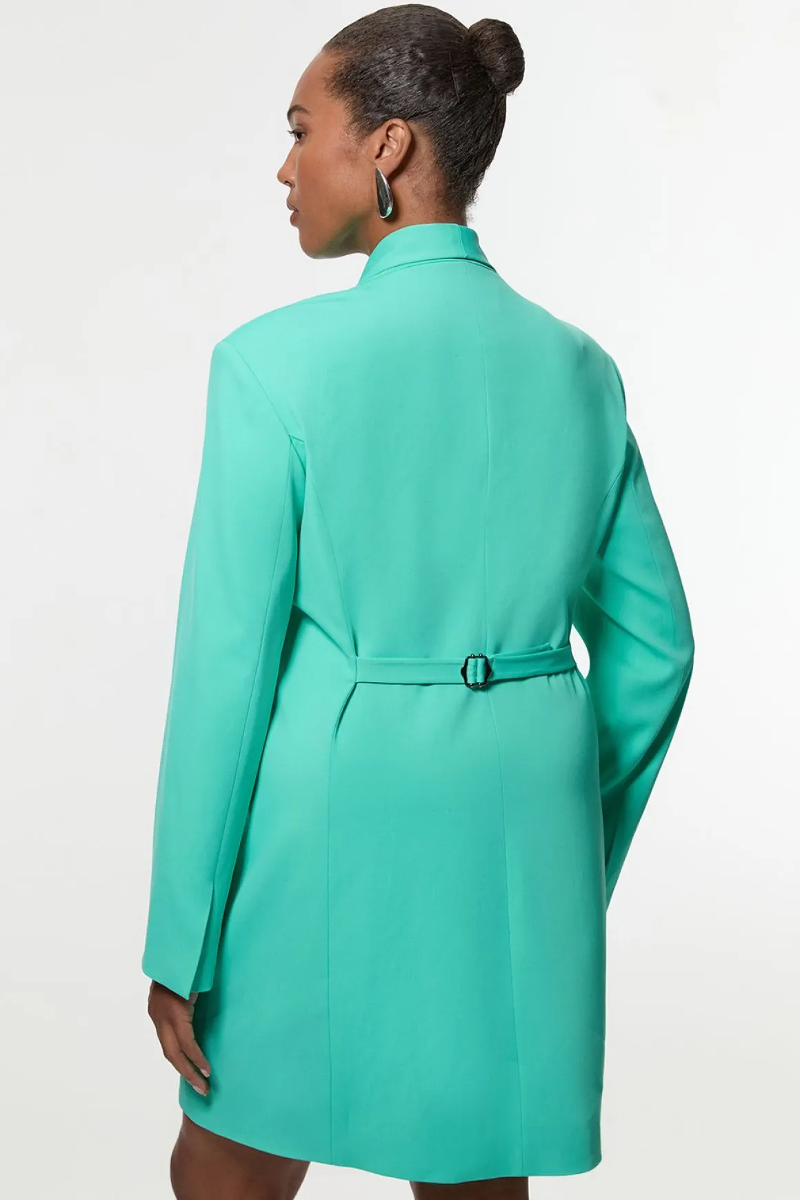 Robe mini blazer pour grande taille, soignée, ajustée, à double boutonnage et détails Sinch