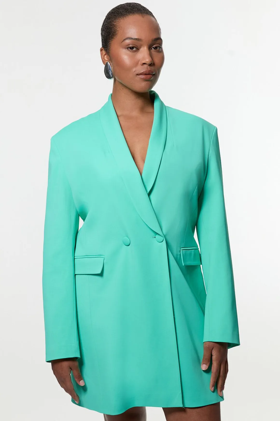 Robe mini blazer pour grande taille, soignée, ajustée, à double boutonnage et détails Sinch