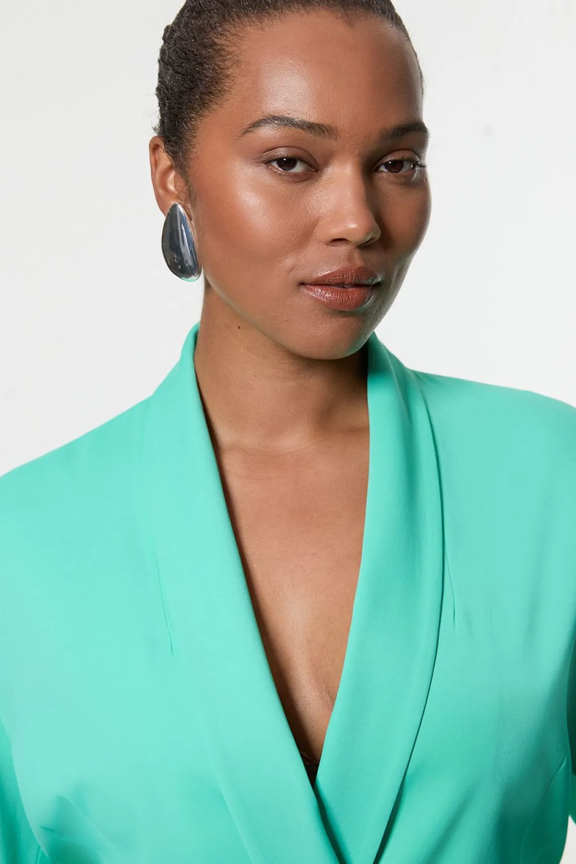 Robe mini blazer pour grande taille, soignée, ajustée, à double boutonnage et détails Sinch