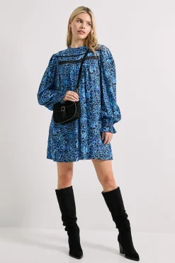 Robe Mini Bohème Imprimée Fleurie Bleue avec Détails en Dentelle