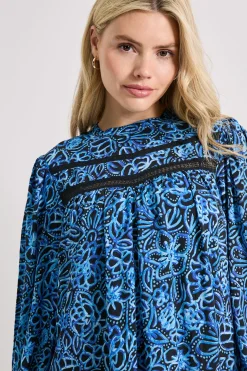 Robe Mini Bohème Imprimée Fleurie Bleue avec Détails en Dentelle
