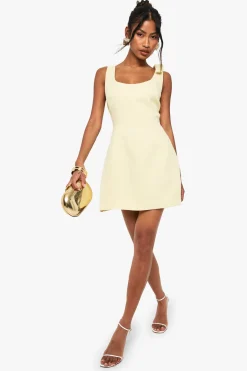 boohoo Robe Mini Bouclé à Encolure Scoop et Coupe Ajustée<Femme Robes Patineuses|Robes