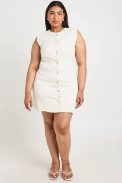 boohoo Robe Mini Boutonnée En Denim Avec Détails De Coutures Grande Taille<Femme Denim|Tons Neutres