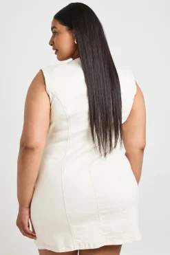 boohoo Robe Mini Boutonnée En Denim Avec Détails De Coutures Grande Taille<Femme Denim|Tons Neutres
