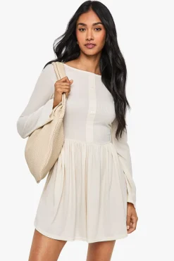 boohoo Robe mini à boutons avec ourlet ruche<Femme Robes Patineuses|Robes À Manches Longues