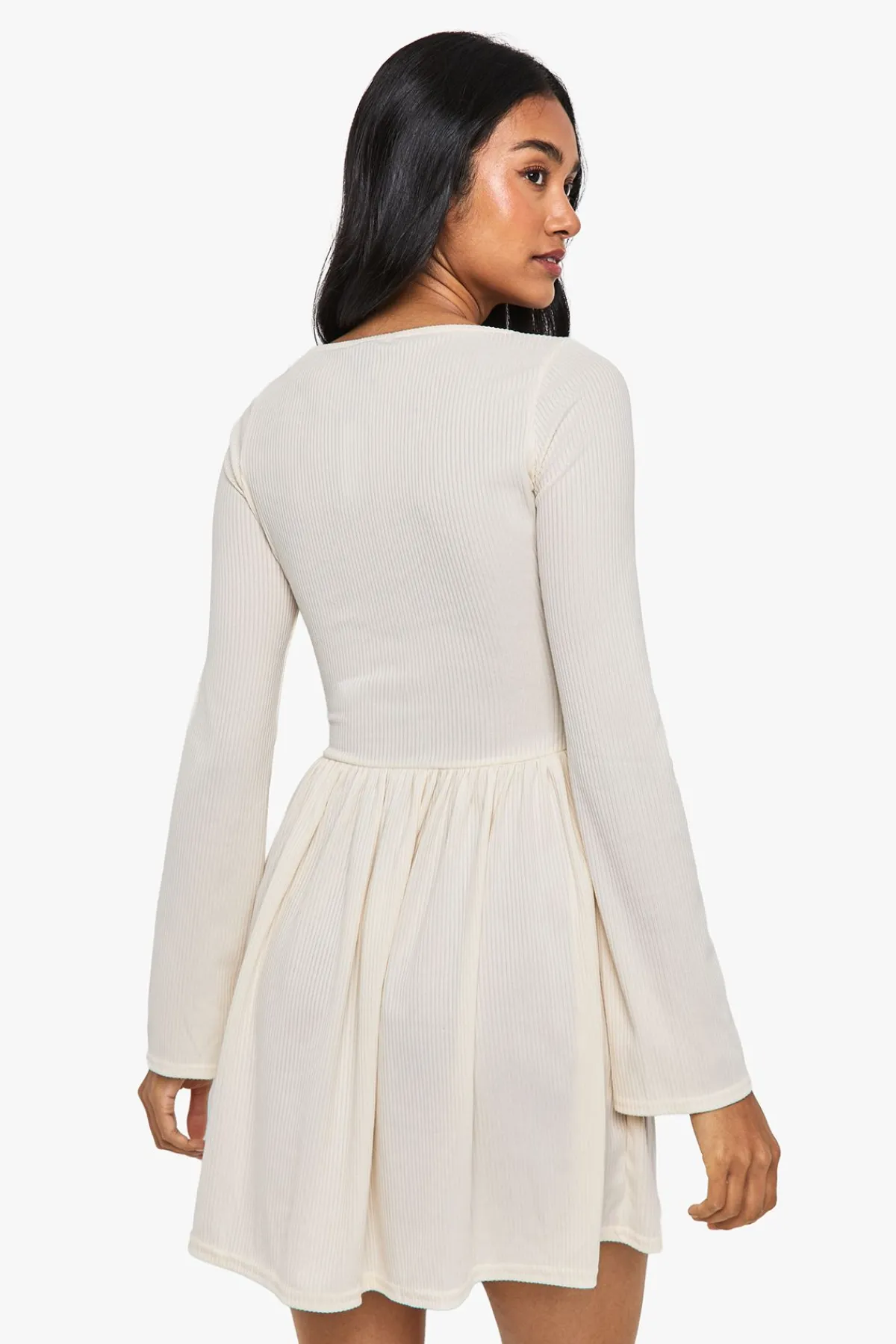 boohoo Robe mini à boutons avec ourlet ruche<Femme Robes Patineuses|Robes À Manches Longues