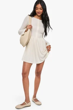 boohoo Robe mini à boutons avec ourlet ruche<Femme Robes Patineuses|Robes À Manches Longues