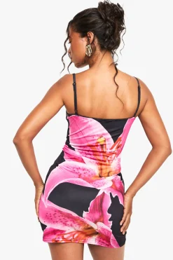 boohoo Robe mini à bretelles imprimée de fleurs<Femme Robes De Soirée|Toutes Les Robes