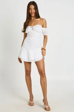 boohoo Robe Mini À Broderie Anglaise Avec Encolure Bardot Et Ourlet À Volants<Femme Toutes Les Robes|Robes