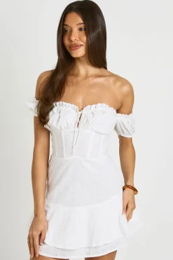 boohoo Robe Mini À Broderie Anglaise Avec Encolure Bardot Et Ourlet À Volants<Femme Toutes Les Robes|Robes
