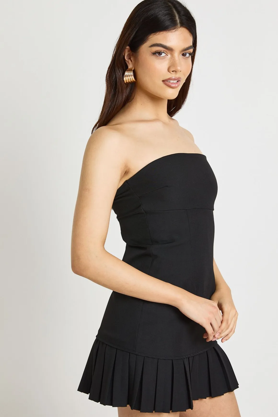 Robe Mini Bustier Ajustée Avec Jupe Plissée