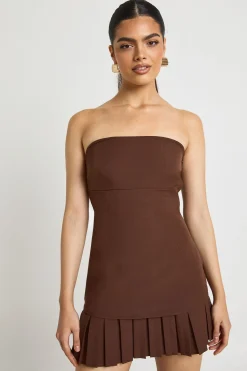 boohoo Robe Mini Bustier Ajustée Avec Jupe Plissée<Femme Looks Chocolat|Robes