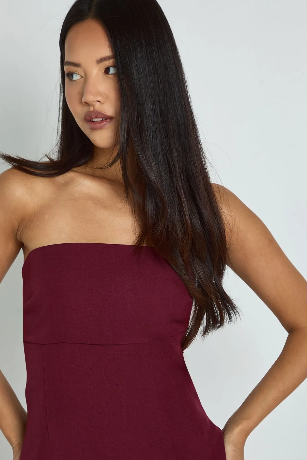 Robe Mini Bustier Ajustée Petite avec Jupe Plissée