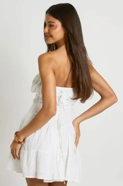 boohoo Robe Mini À Bustier Broderie Anglaise Et Ourlet À Volants Étagés<Femme Robes Patineuses|Robes