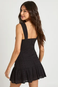 boohoo Robe Mini À Bustier Froncé En Broderie Anglaise<Femme Robes Patineuses|Robes