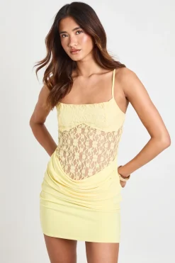 Robe Mini Caraco Drapée Devant En Dentelle Et Tissu Soyeux