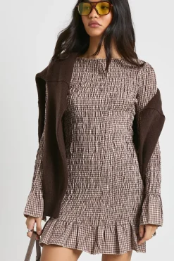 Robe mini à carreaux à fronces et manches longues
