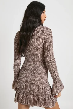 Robe mini à carreaux à fronces et manches longues