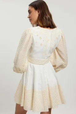 Robe Mini Ceinturée À Détails Perlés