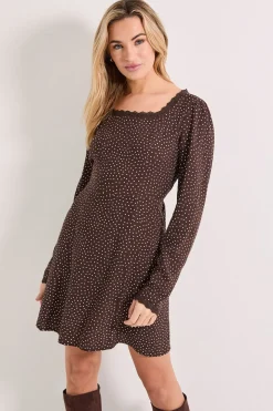 Robe Mini Chocolat à Pois et Col Carré avec Finitions en Dentelle