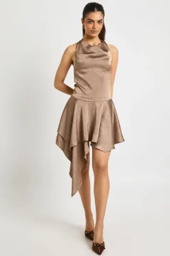 Robe Mini à Col Bénitier en Satin Texturé