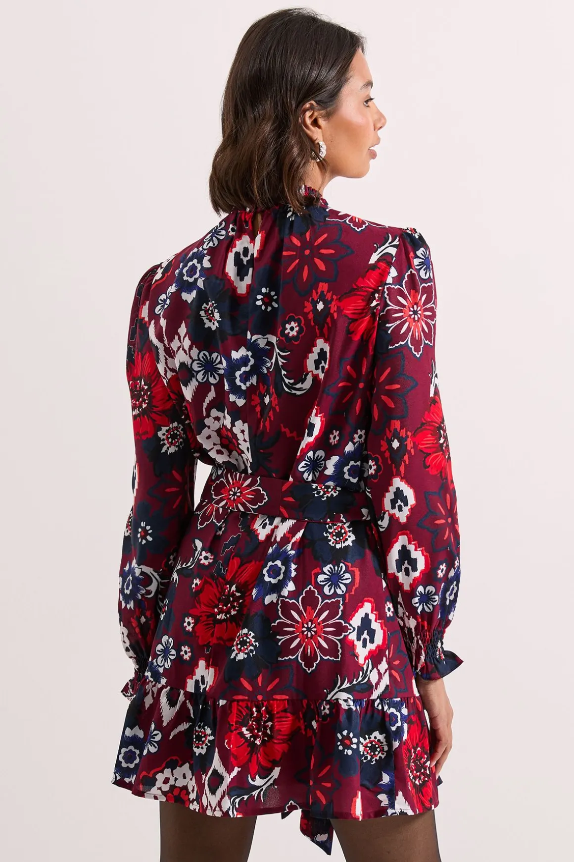 Robe Mini à Col Froncé et Taille Nouée