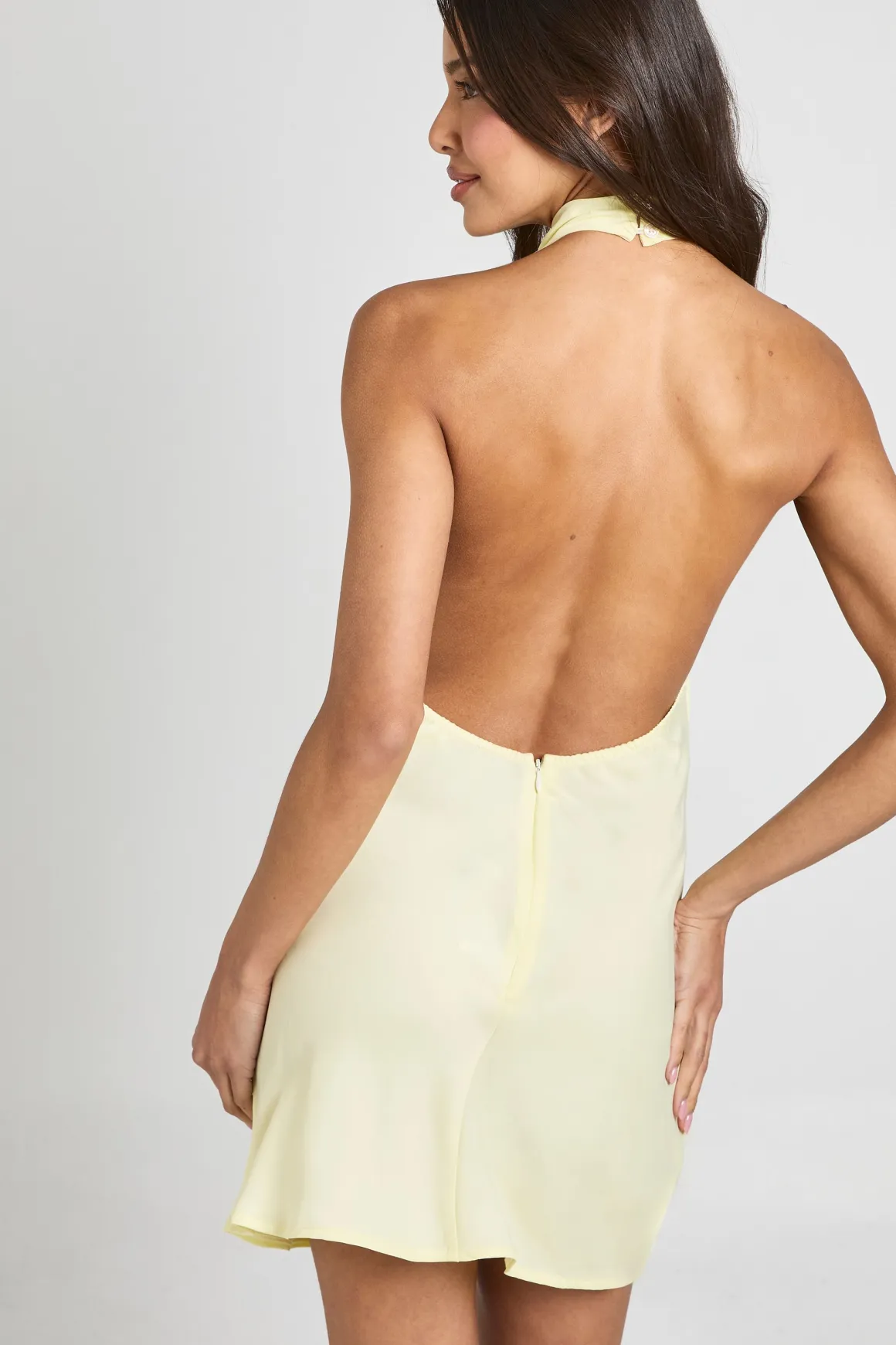 Robe Mini Col Licou À Buste Froncé En Satin Texturé