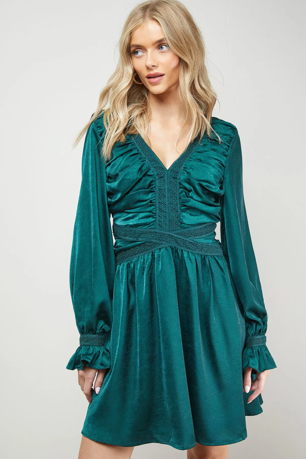 Oasis Robe Mini Col V Froncé avec Finitions en Dentelle<Femme Satin Et Dentelle|Robes
