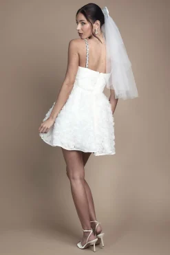 Robe Mini à Corsage Plissé et Bretelles Ornées de Bijoux