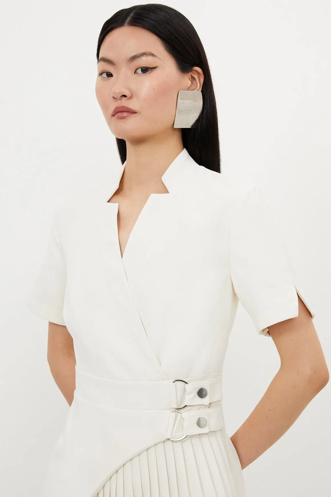 Robe Mini Croisée à Col Cranté et Plis Militaires Ajustée
